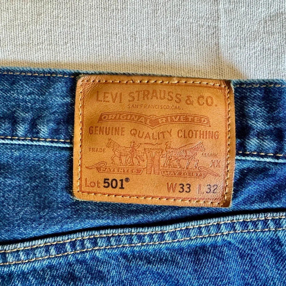 Levi's Premium Selvedge 501 Men's Straight Jeans in Medium Blue - Picture 6 of 12